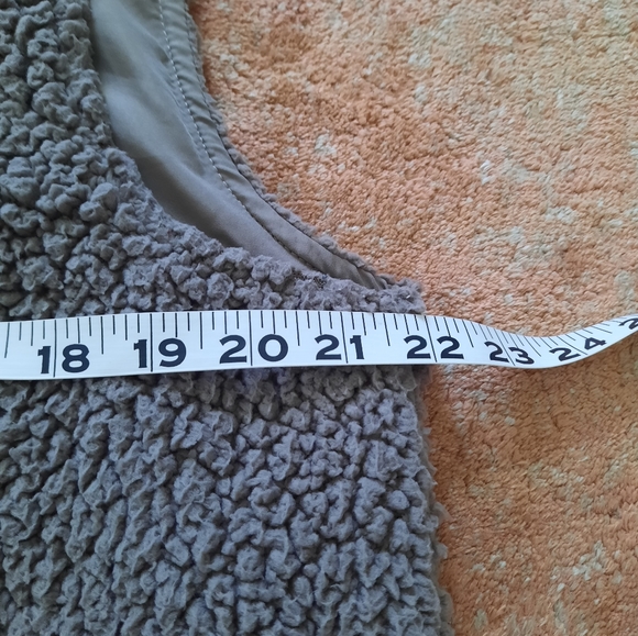 Calvin Klein gray sherpa vest - Picture 9 of 10